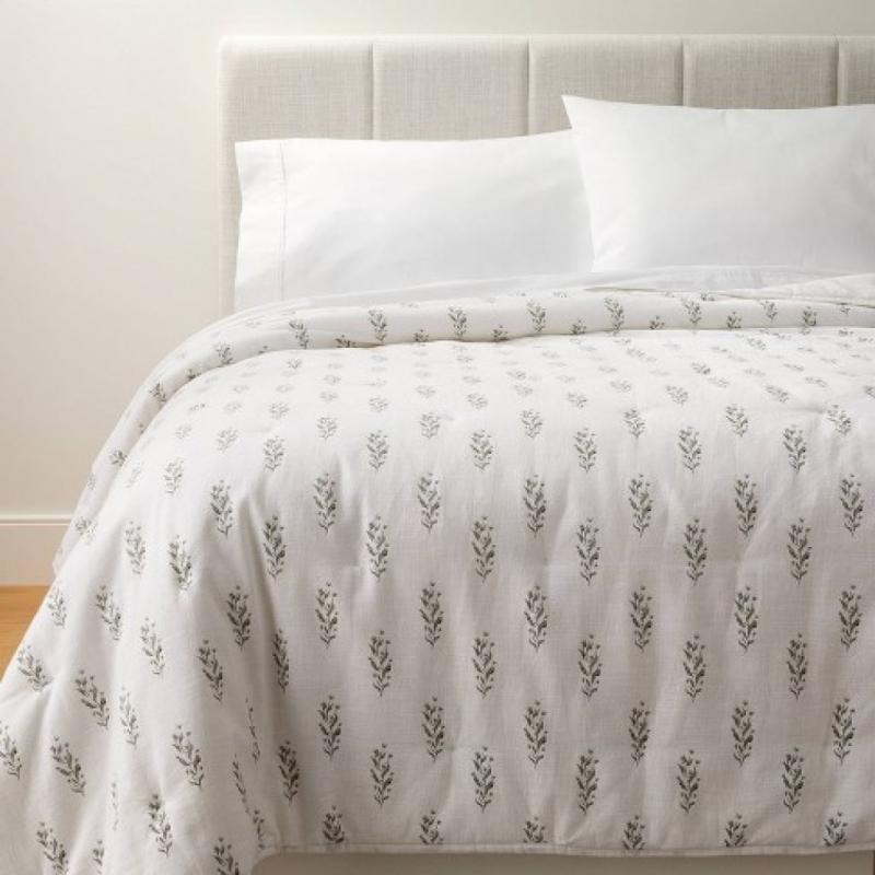 Full/Queen Lofty Cotton Slub Wood Block Floral Quilt White-Threshold Quality & Design