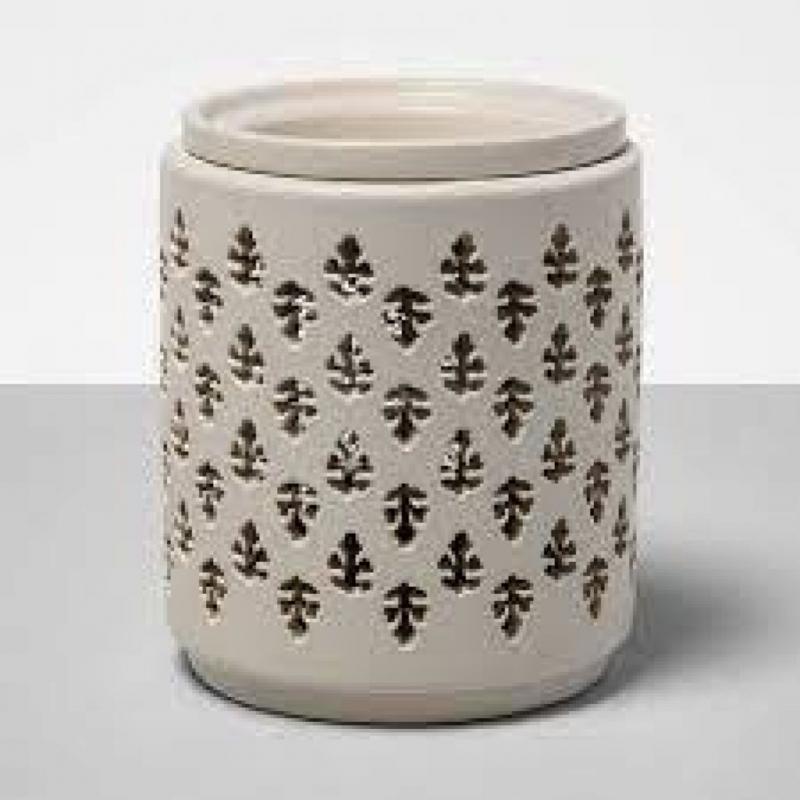 6.5 x 4.5 Paisley Pattern Electric Scent Warmer White