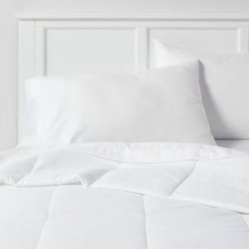 Full/Queen All Season Comforter Insert White - Room Essentials