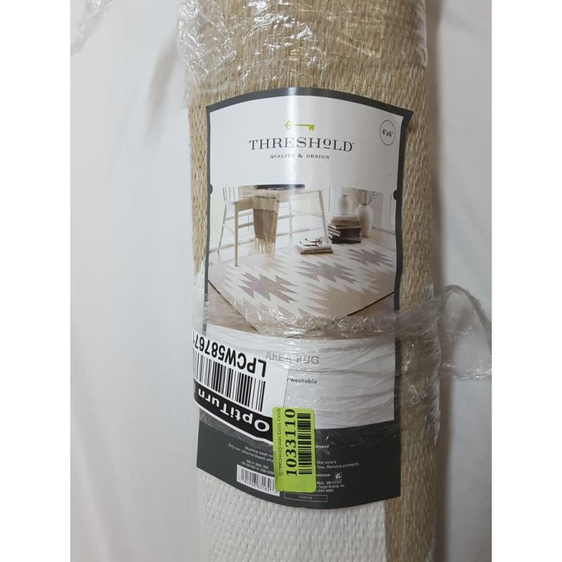 Southwest Diamond Rug Taupe - Threshold